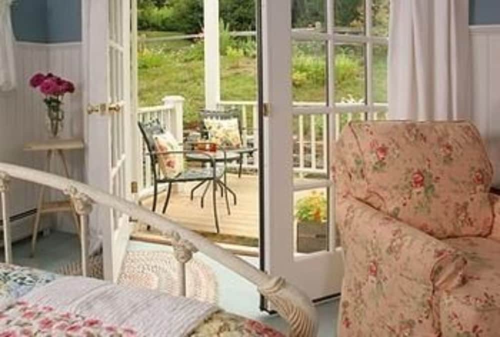 Deerhill Inn 38/77