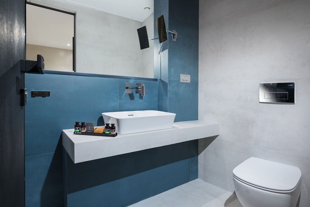 Ivis 4 Hotel 48/56