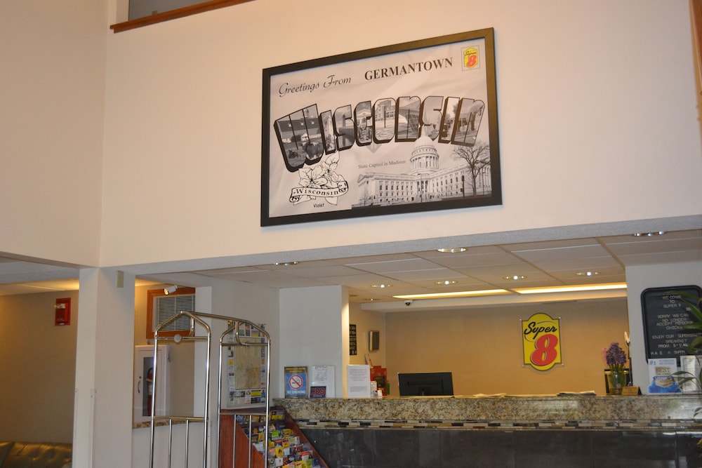 Super 8 By Wyndham Germantown/Milwaukee 25/41