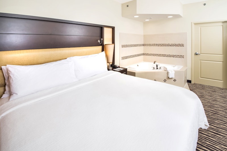 Embassy Suites by Hilton Fayetteville Fort Bragg 13/49