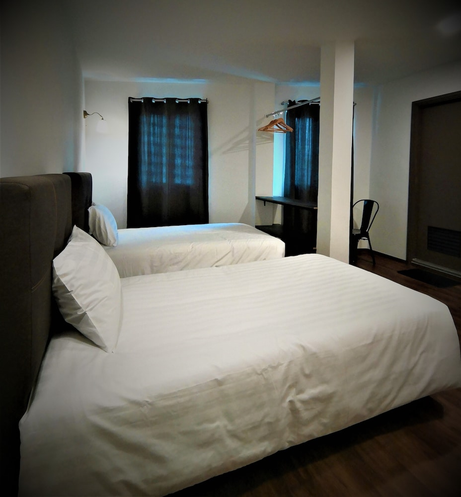 Hotel Longhouse 8/26