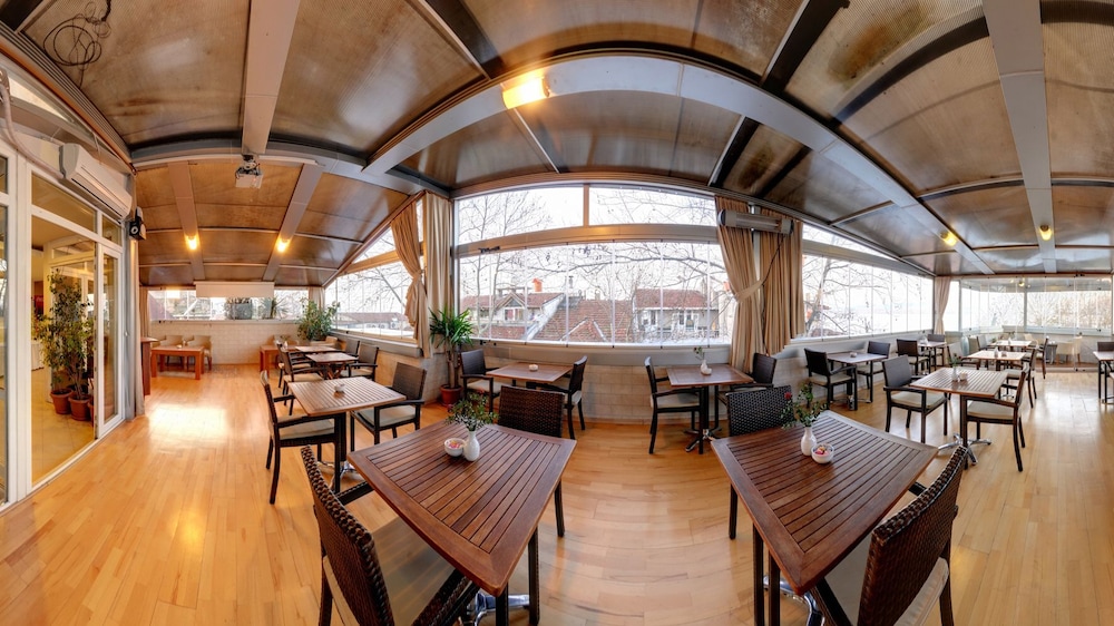 Marine House Boutique Hotel 48/51