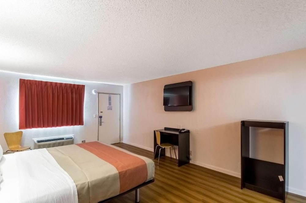 Motel 6 Clinton OK 36/64