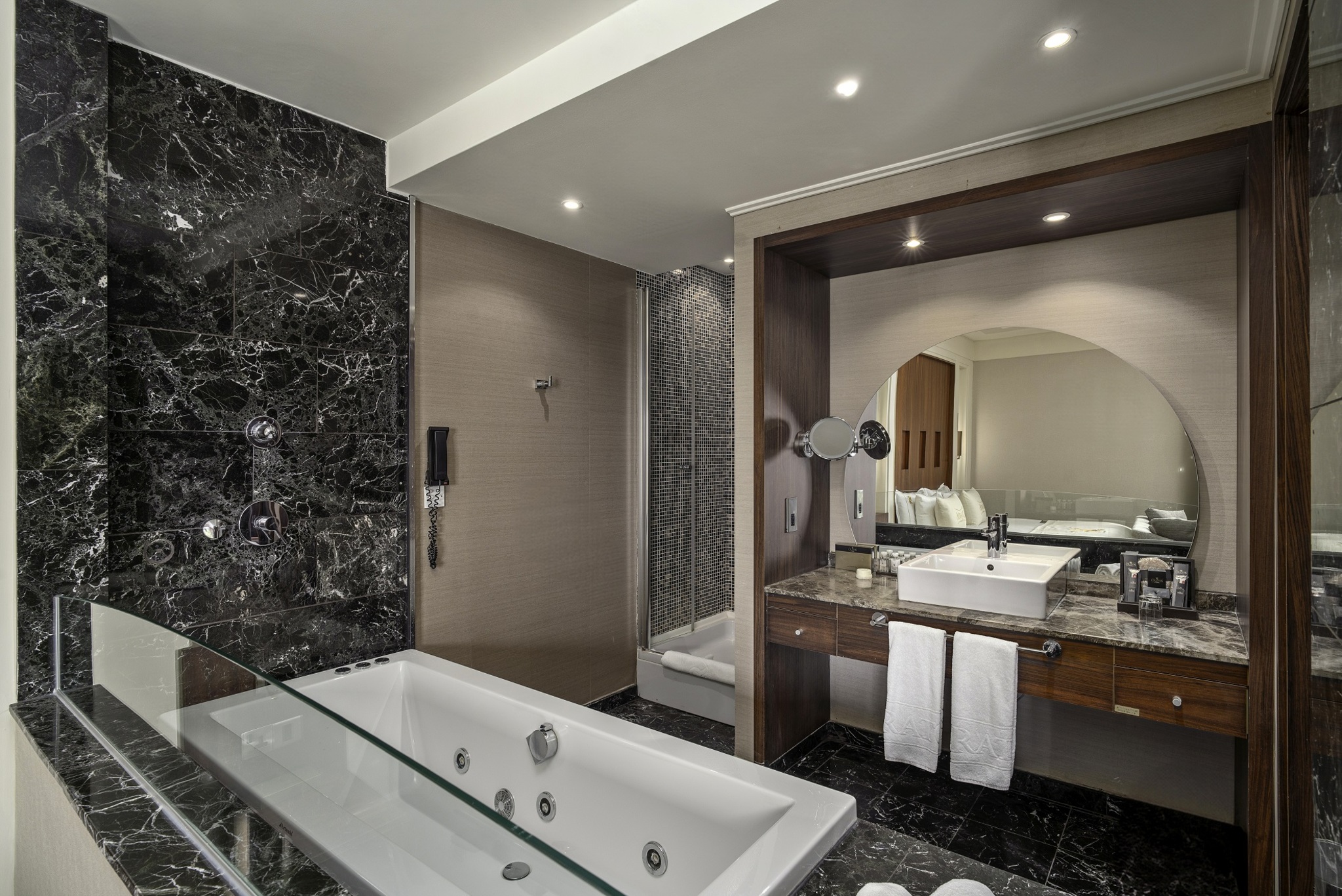 Cratos Premium Hotel 45/45