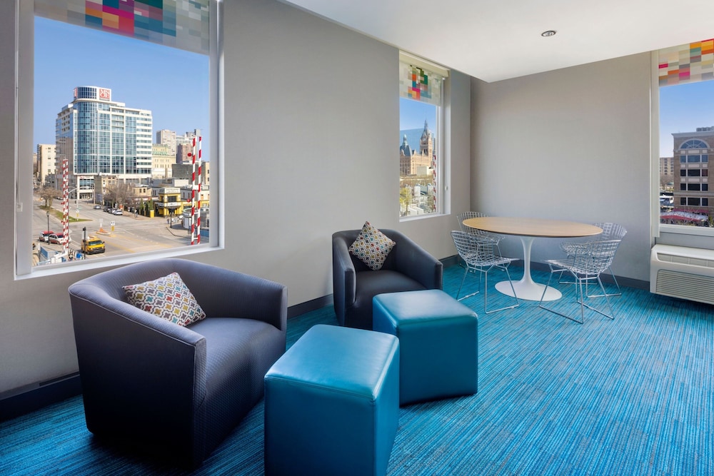 Aloft Milwaukee Downtown 25/43
