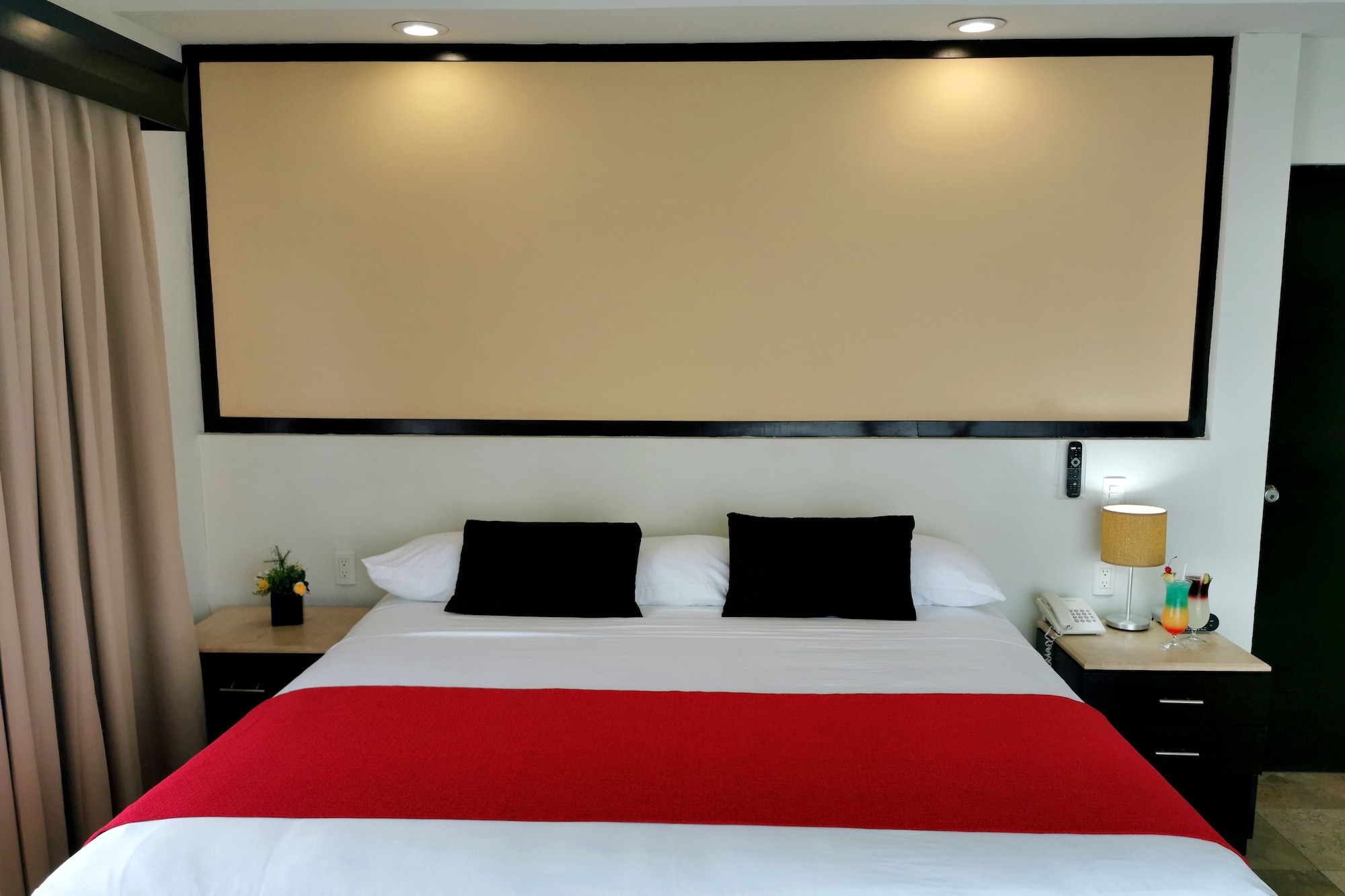 SUITE, KING BED, OCEAN VIEW