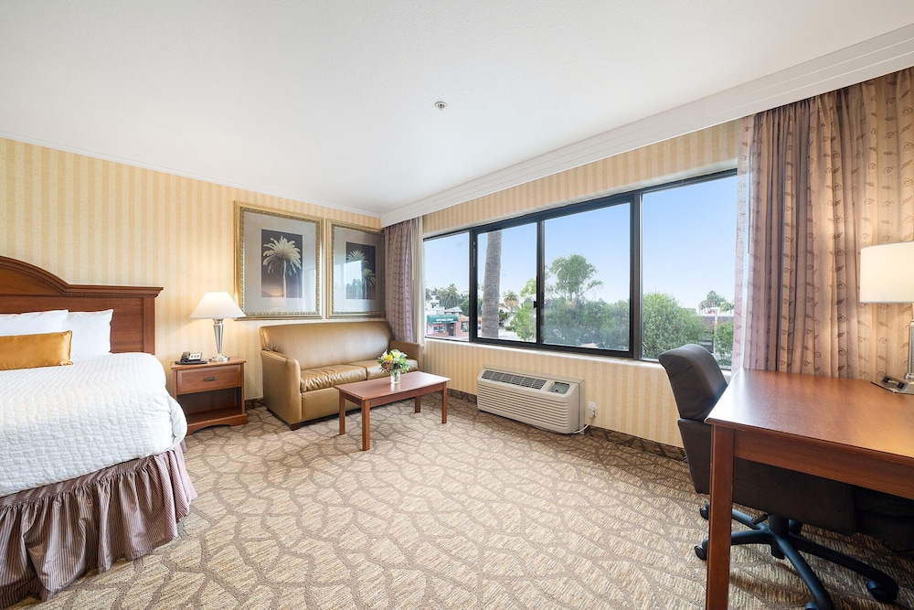 Casablanca Inn 57/71