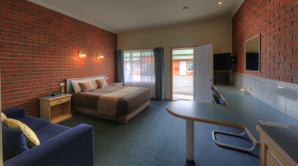 Tanjil Motor Inn 33/48