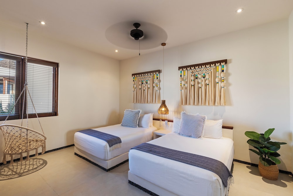 3 Bedrooms, Penthouse, King Bed, 4 Double Beds, Beach Front