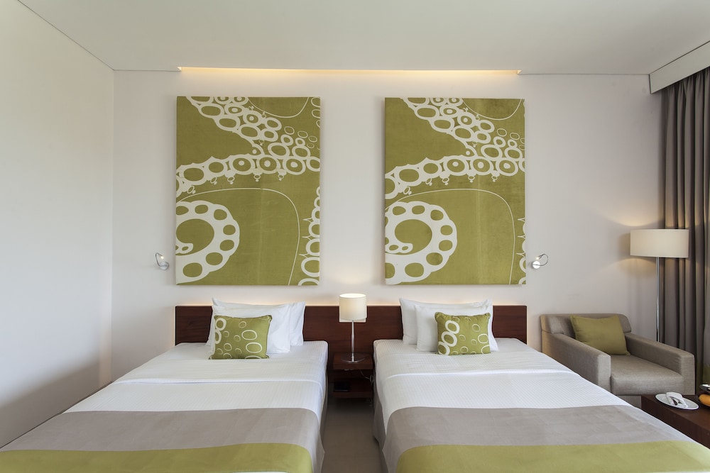 غرفة ديلوكس بسرير كينج وسرير فردي، Amaya Beach Passikudah 4/5