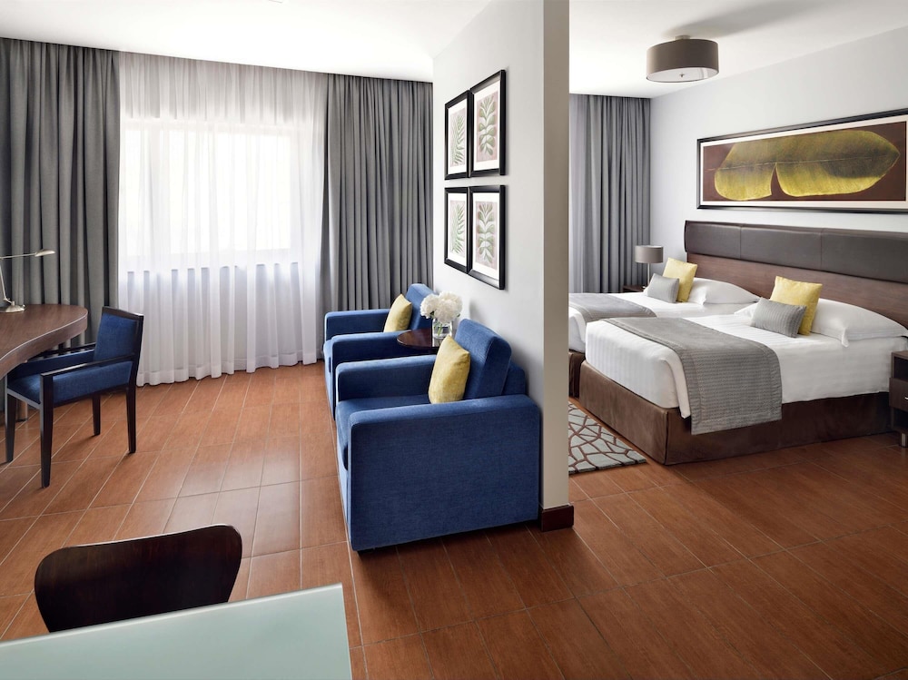 DELUXE, KING BED