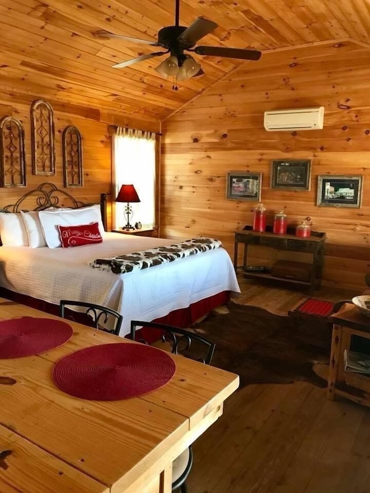 Panoramic, Cabin, King Bed, Hill View, Hot Tub، City on a Hill at Spring Creek 10/10