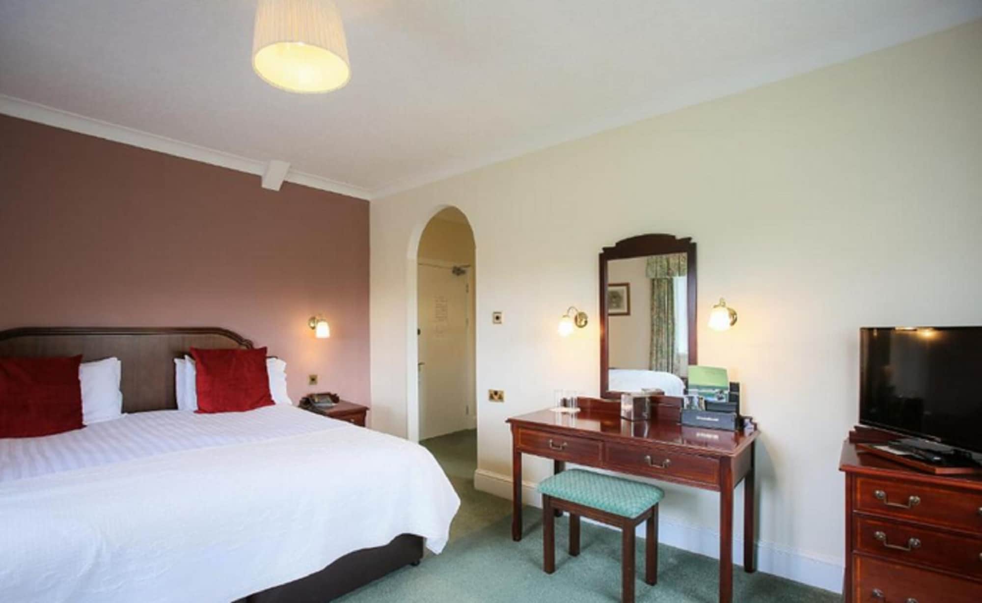 Superior, King Bed, Hill View