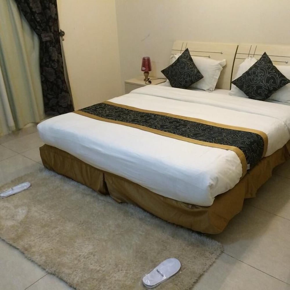 Al Amoria Apartments 17/21