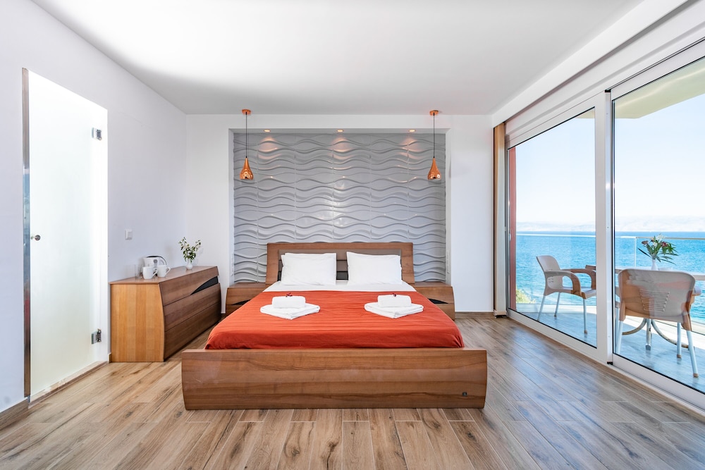SUPERIOR, STUDIO, SUITE, SEA VIEW, TOP FLOOR