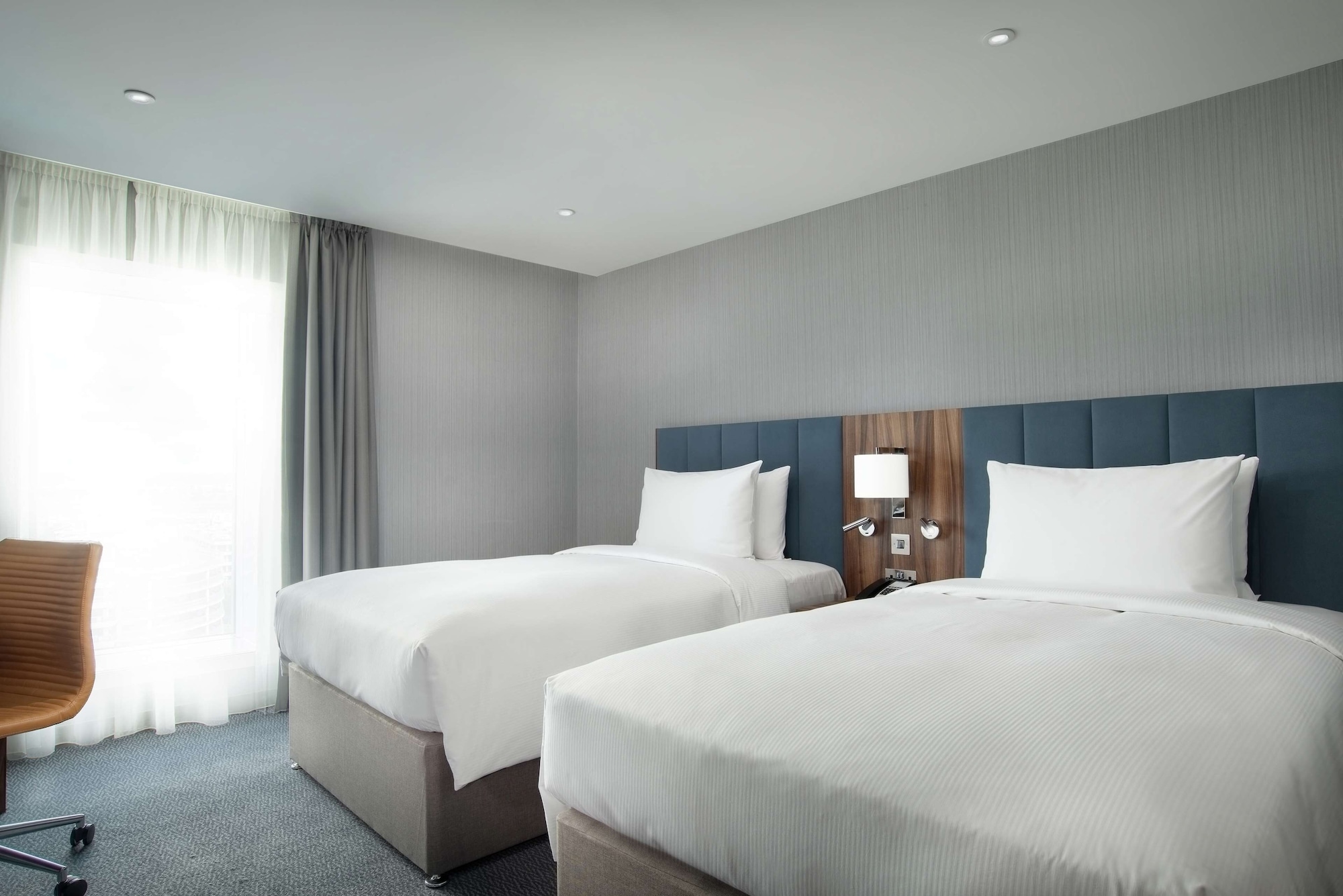 ROOM, TWIN BEDS, RUNWAY VIEW, HIGH FLOOR