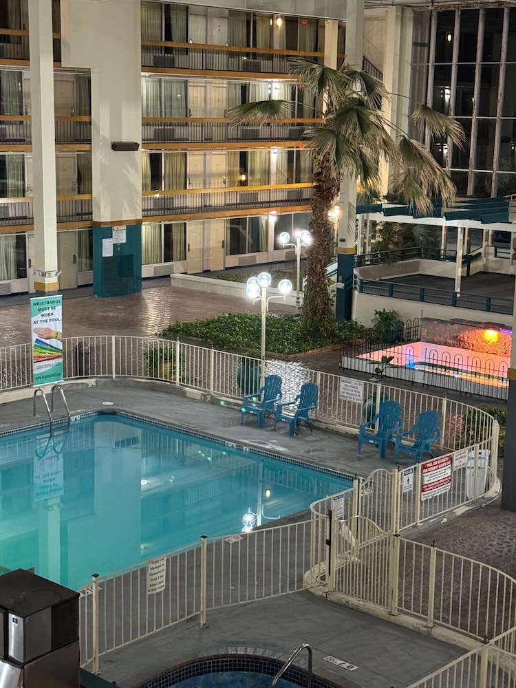 swimming pool spa