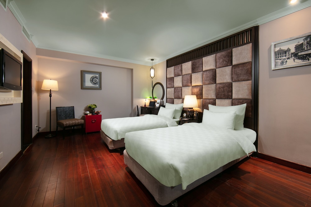 L Hotel du Lac Hanoi 11/49