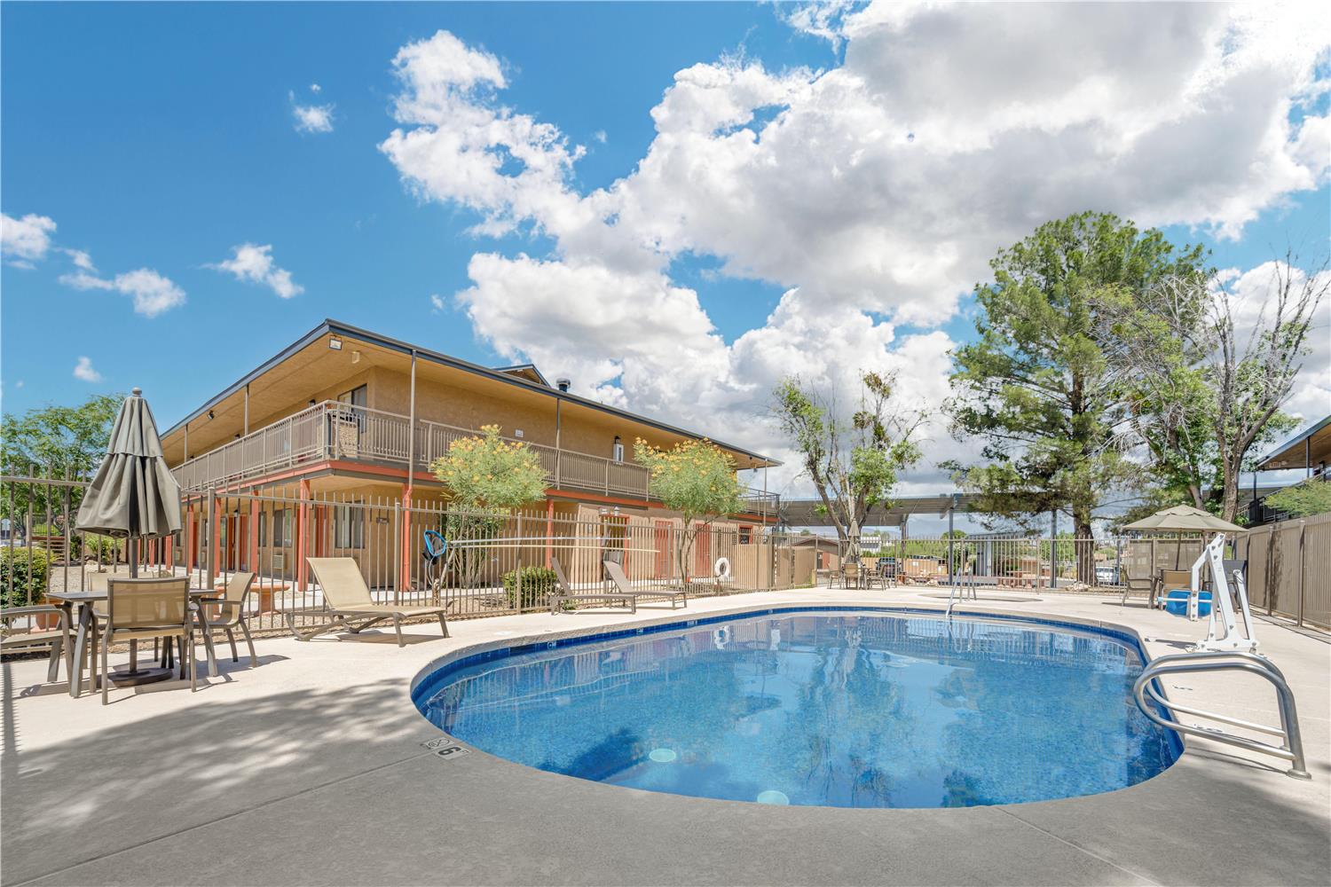 Best Western Cottonwood Inn 17/18