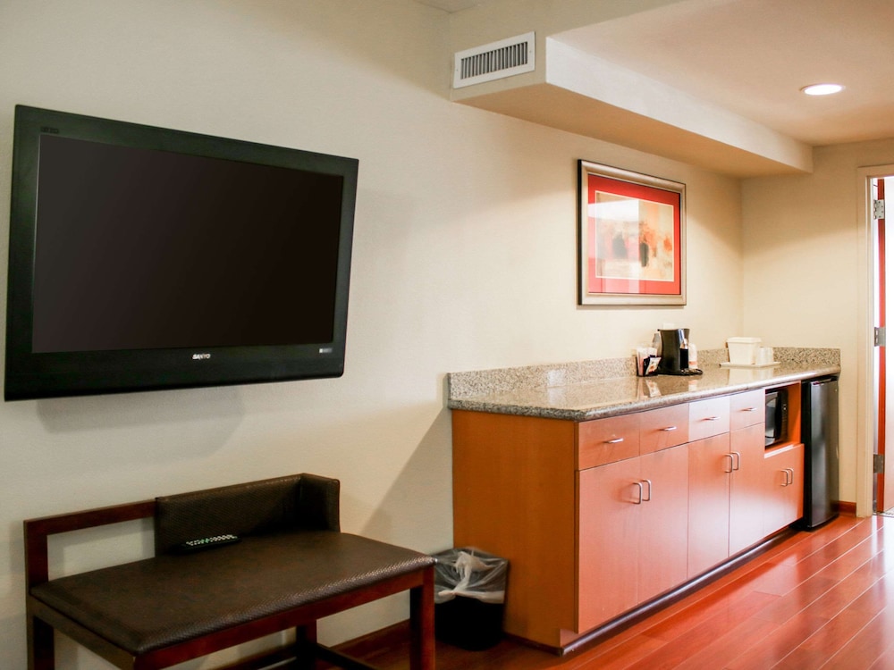 Comfort Suites At Virginia Center Commons 6/39