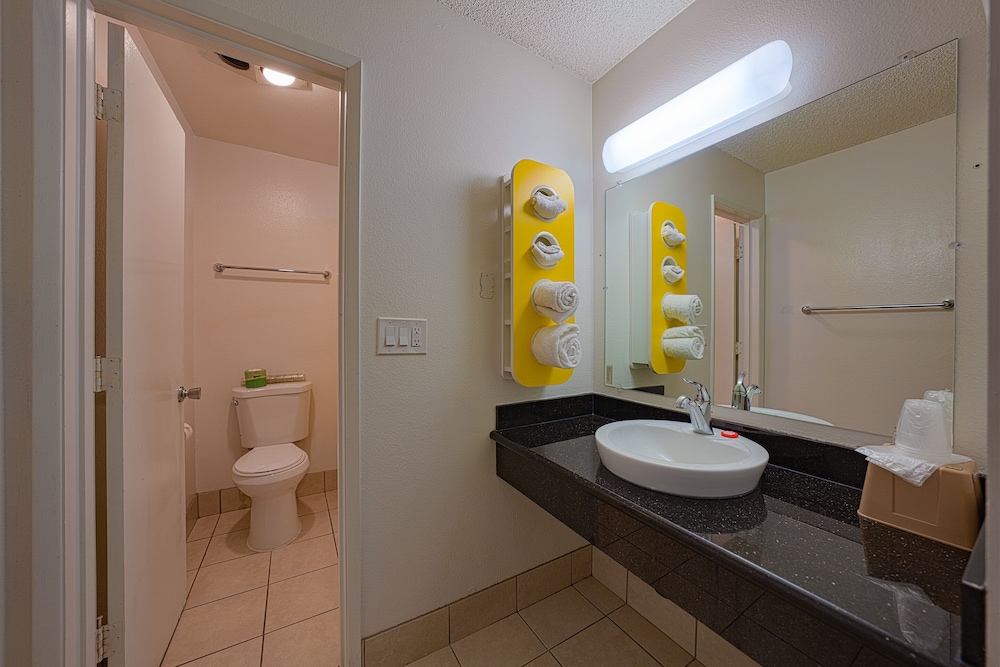 Travelodge Inn & Suites by Wyndham Saint Helens OR 34/37