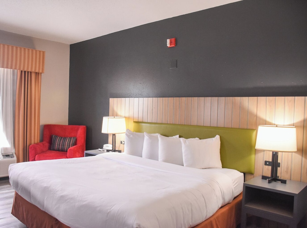 Country Inn & Suites by Radisson, Bloomington-Normal West, IL 8/56