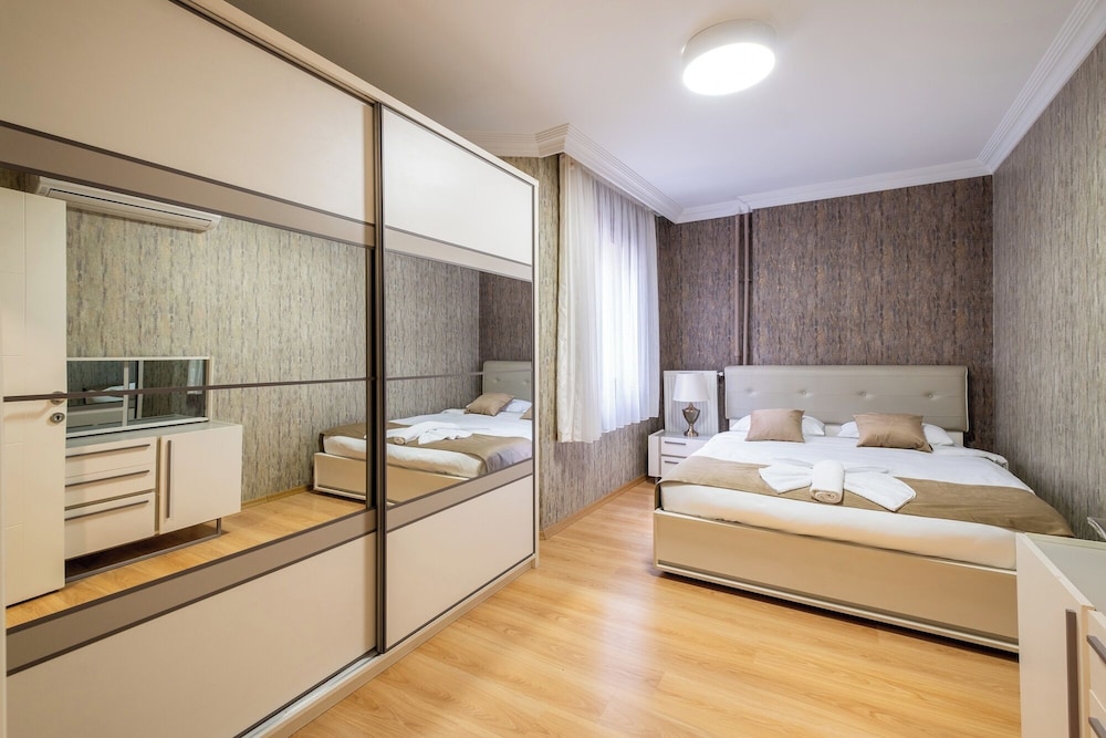 Deluxe, Suite, 1 Double and 3 Single Beds