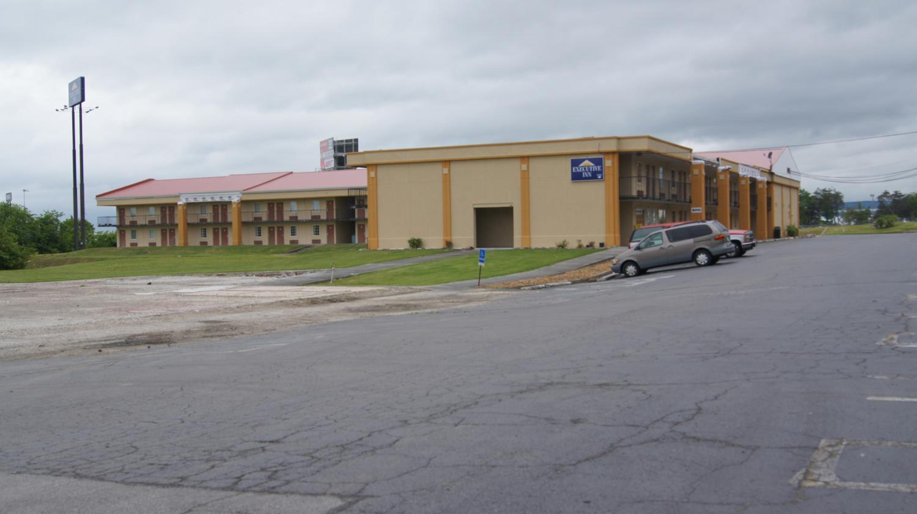 Executive Inn 30/36