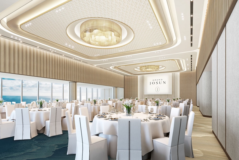 Grand Josun Busan 63/69