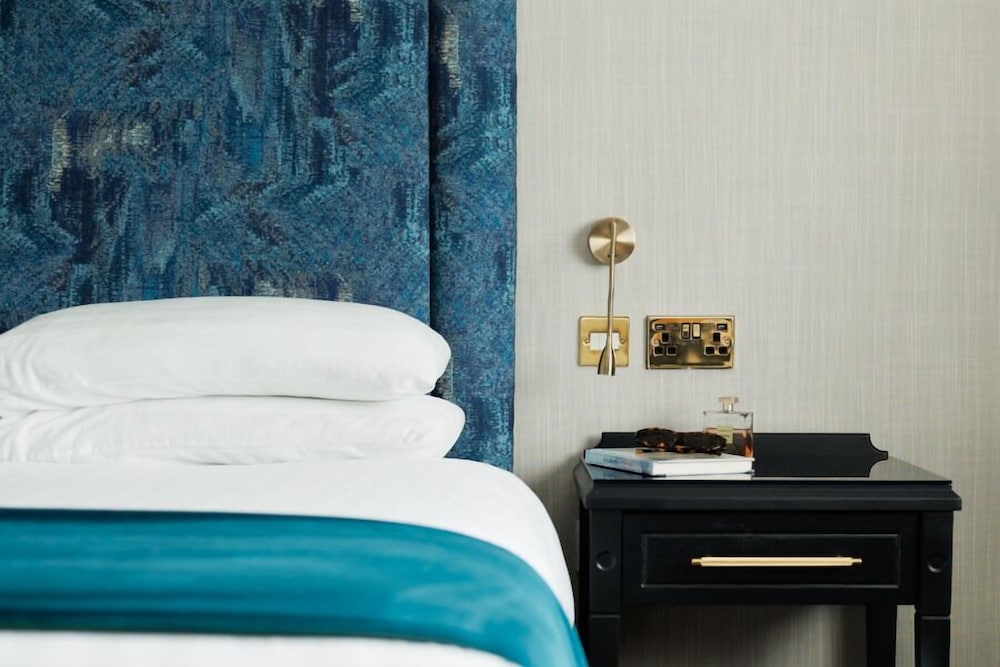 Ashdown Park Hotel 17/34