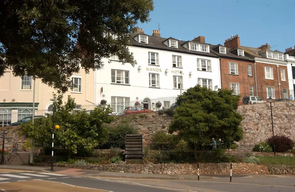THE MANOR HOTEL 58/71