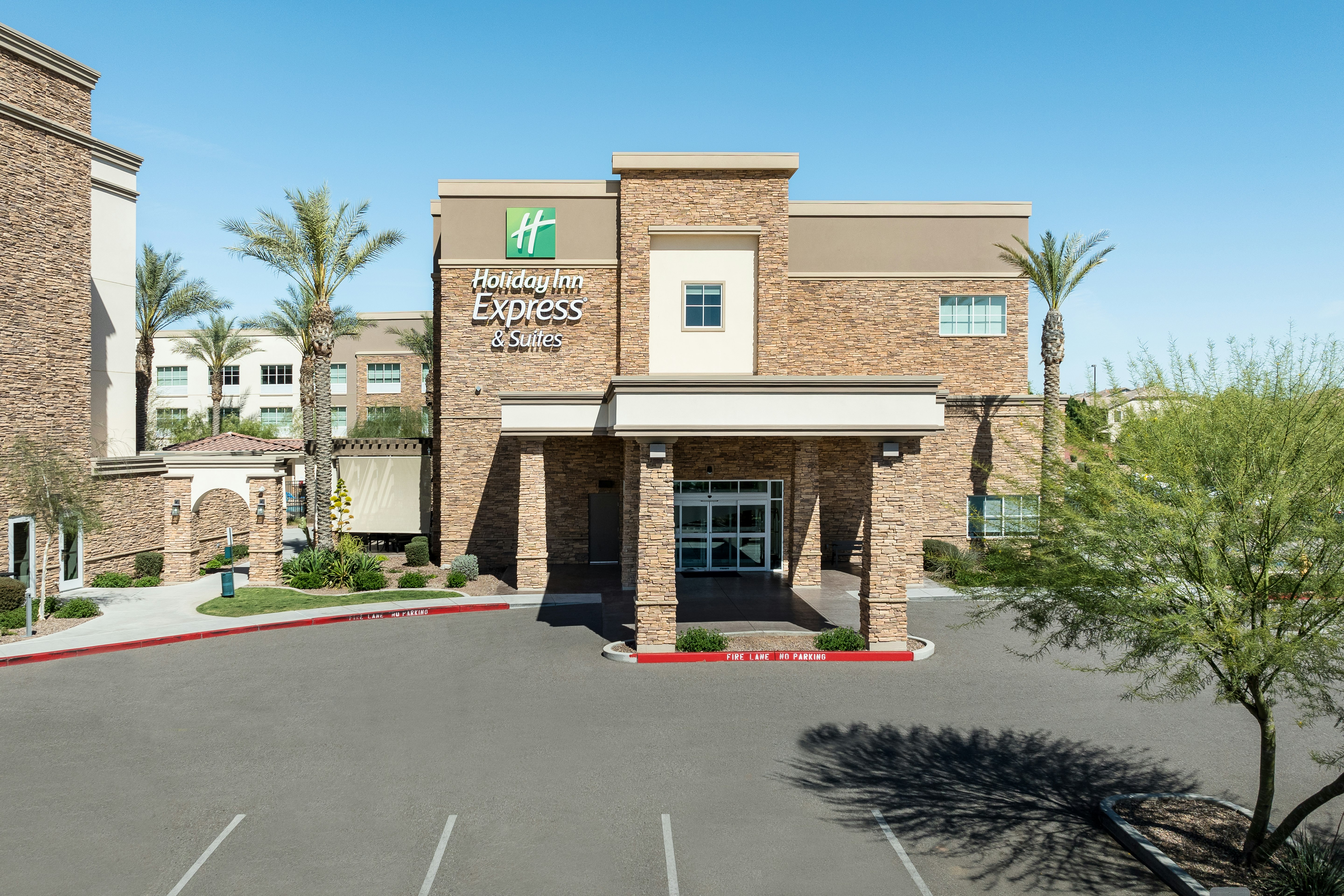 Holiday Inn Express and Suites Phoenix East - Gilbert 61/66