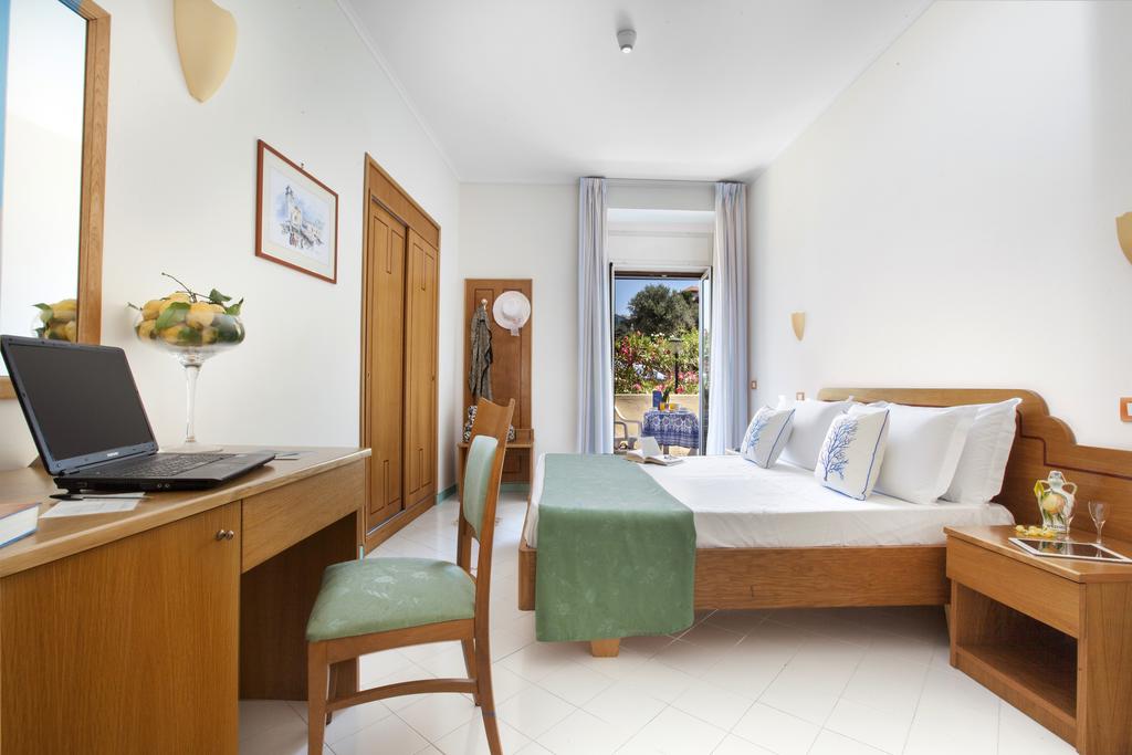 Room at Hotel Piccolo Paradiso, MASSA LUBRENSE