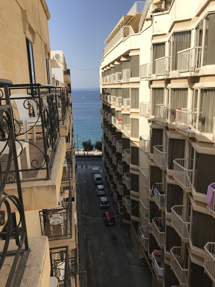Windsor Hotel Sliema 45/51