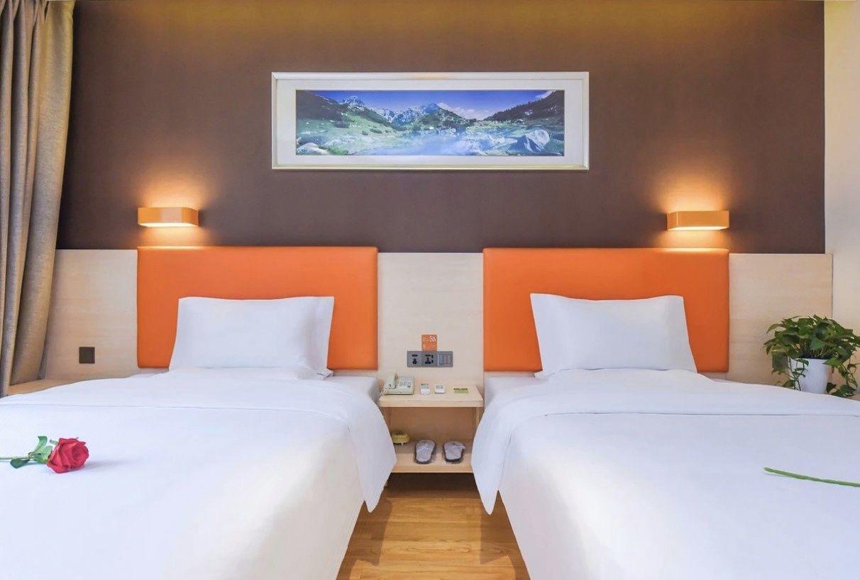 Deluxe, Twin Beds