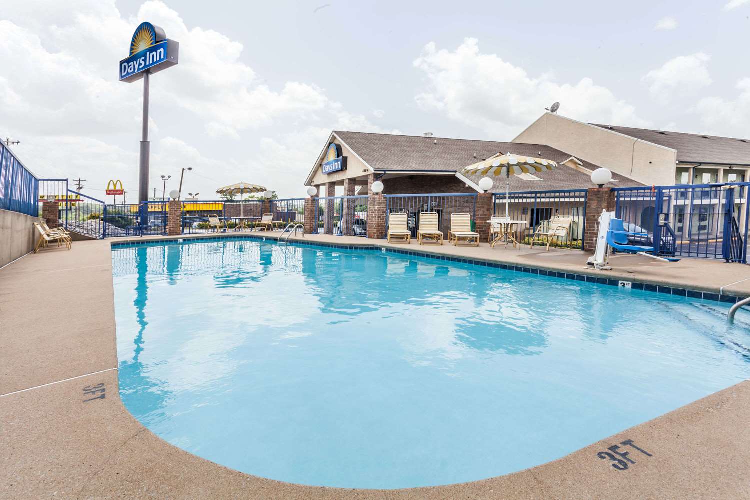Days Inn by Wyndham Nashville North Opryland Area 6/21