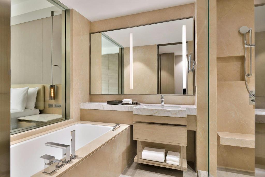 غرفة بريميير بسرير كينج بإطلالة على المدينة، Navi Mumbai Marriott Hotel 5/7