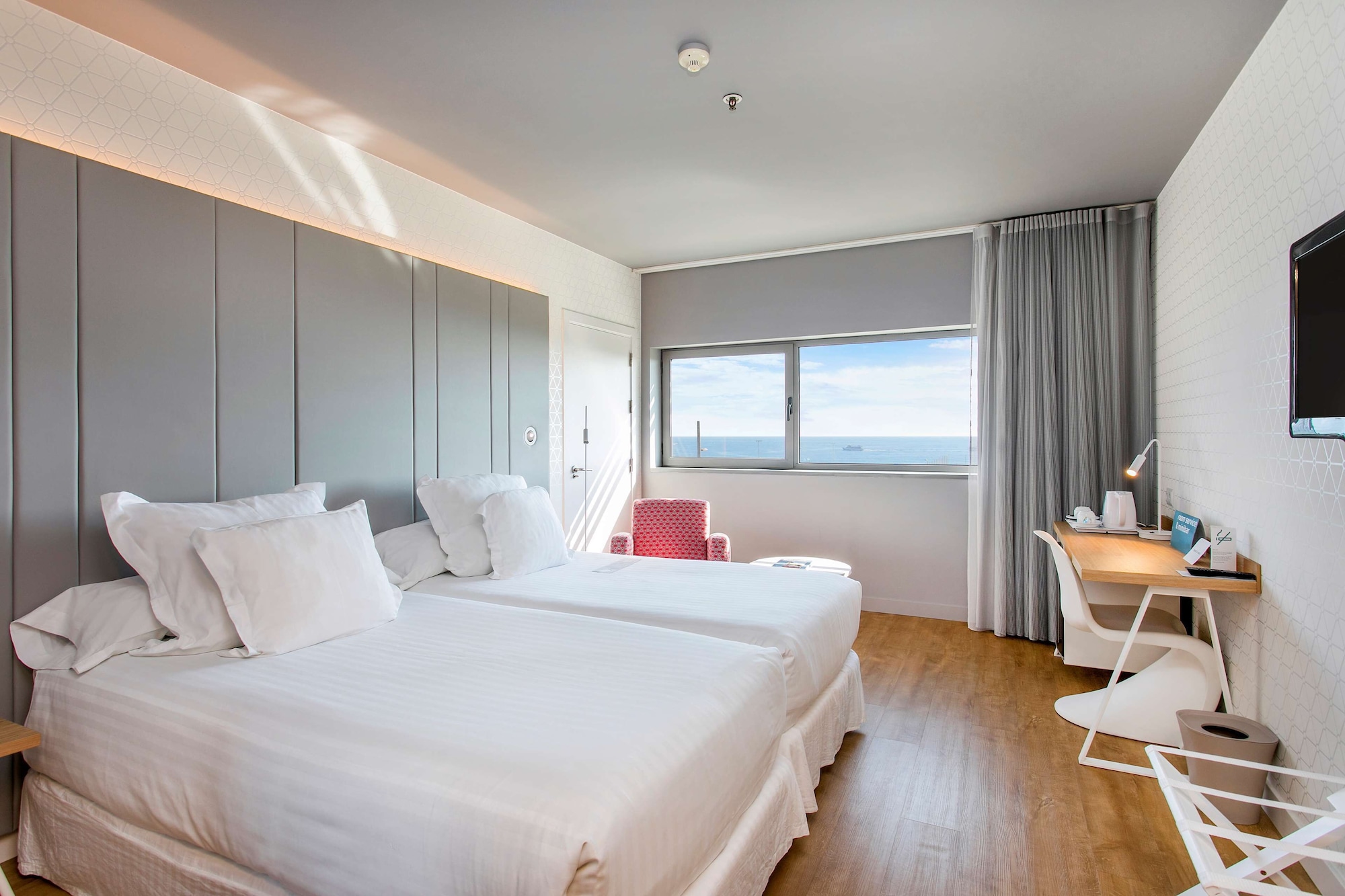 Superior, Sea View