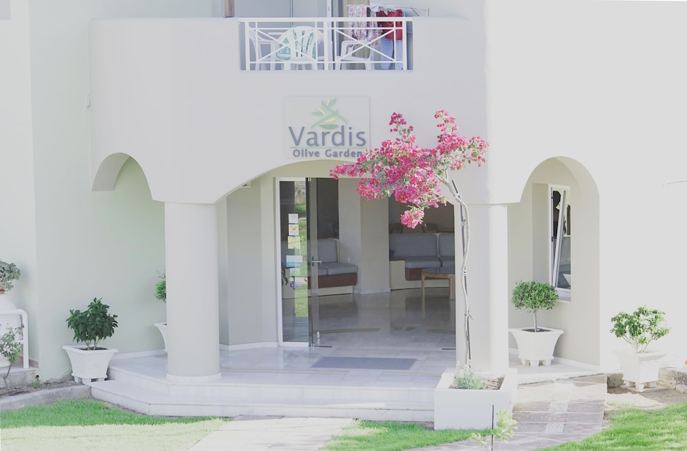 Vardis Olive Garden 8/38