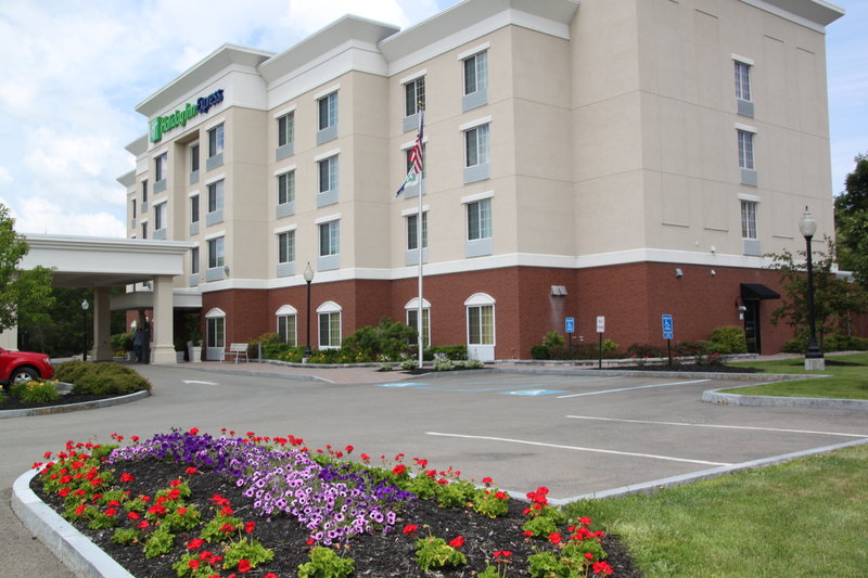 Holiday Inn Express Cortland 30/32