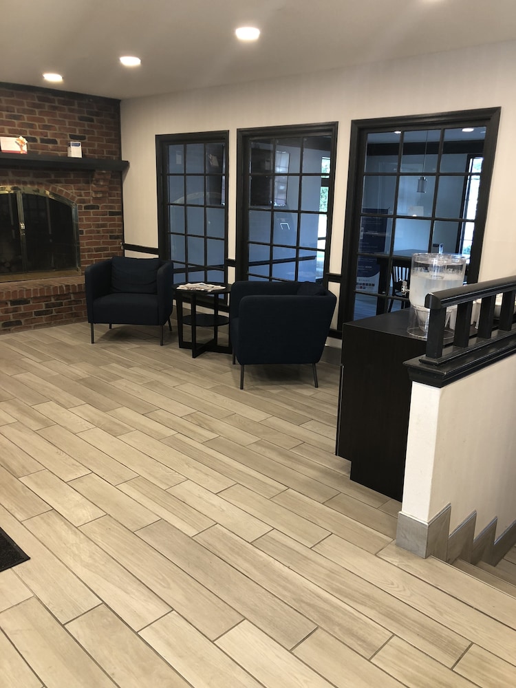 Travelodge by Wyndham Canton/Livonia Area, MI 28/38