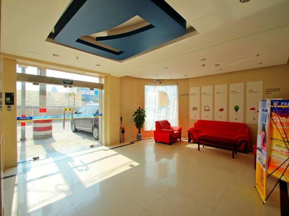 7 Days Inn (Shanghai Lujiazui Shimao Binjiang Huayuan) 18/25