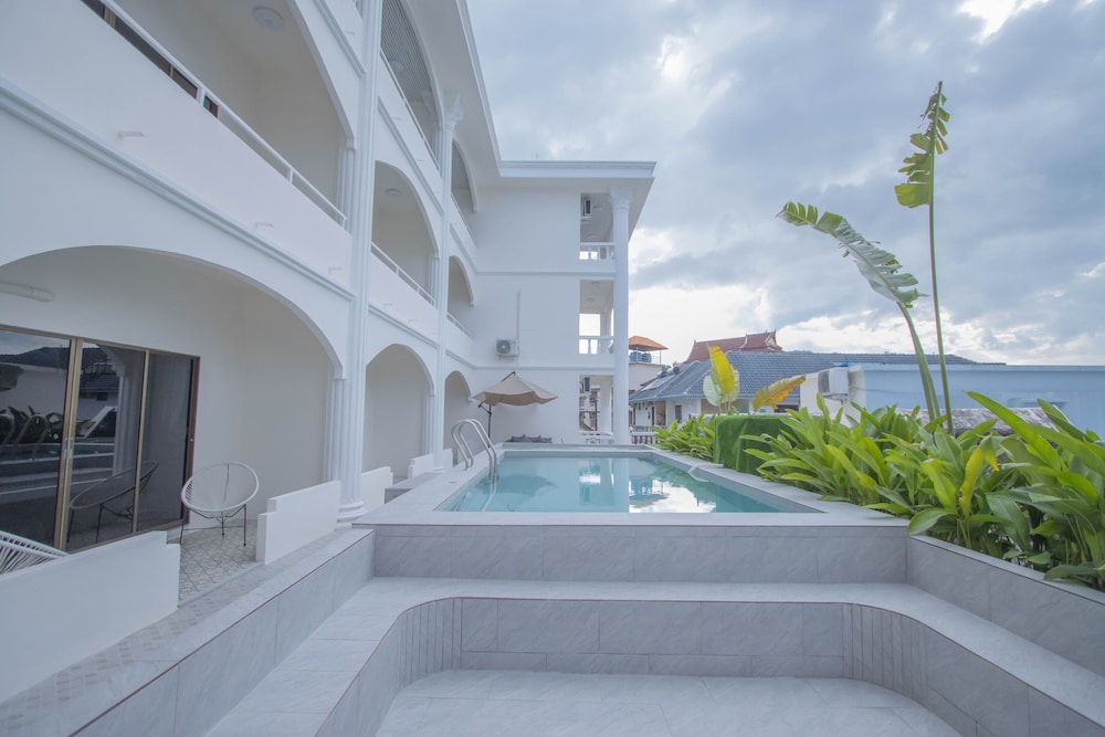 RoomQuest the Peak Patong Hill 25/52