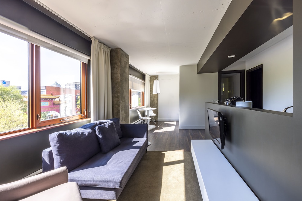 Hotel Zero 1 66/82