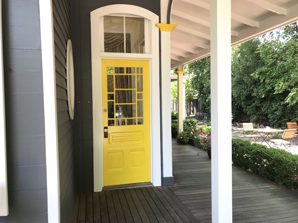 Brannan Cottage Inn 7/56