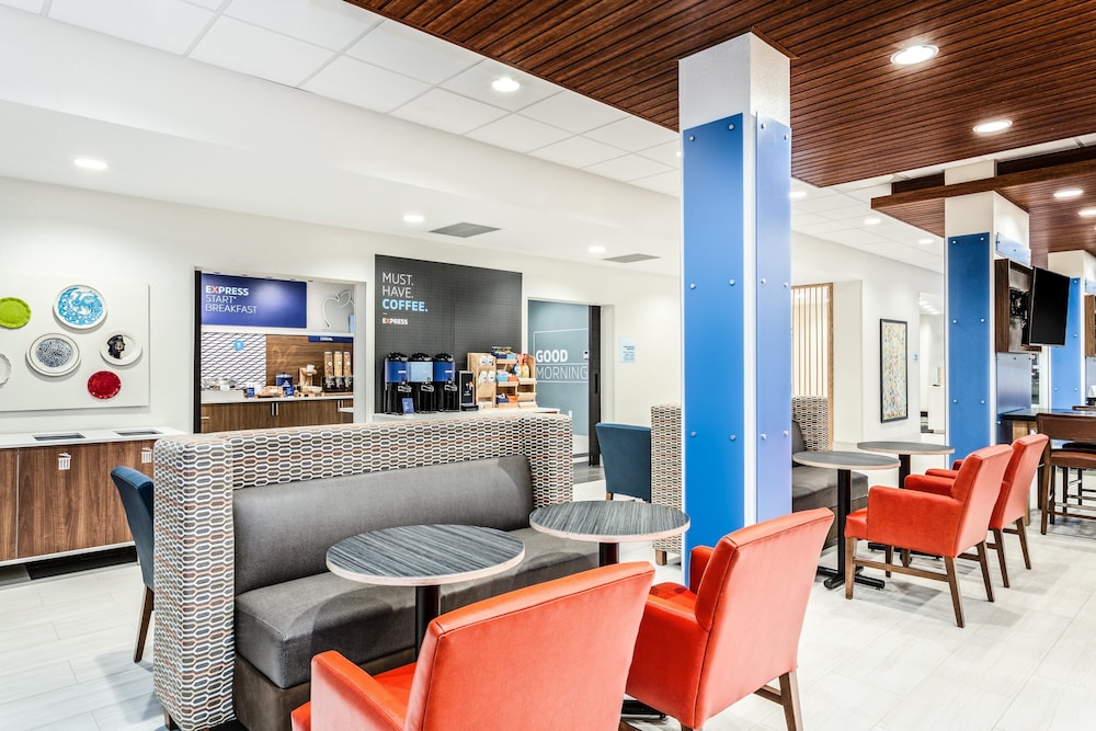 Holiday Inn Express Suites Niceville Eglin Area 32/50