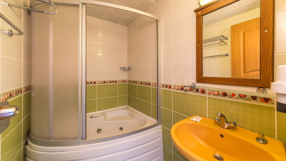 Honeymoon Hotel 30/30