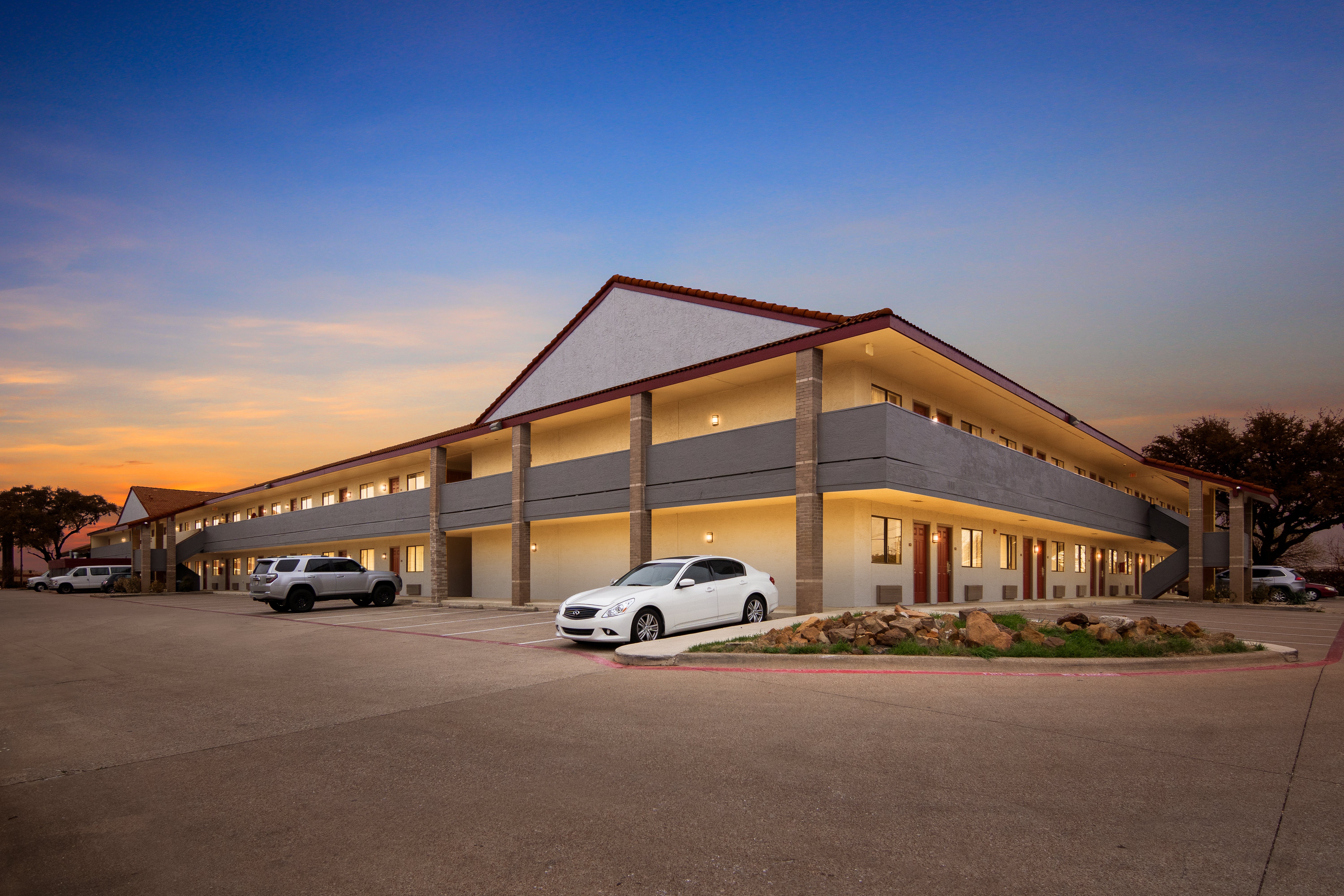 Red Roof Inn & Suites Irving - DFW Airport South 40/45