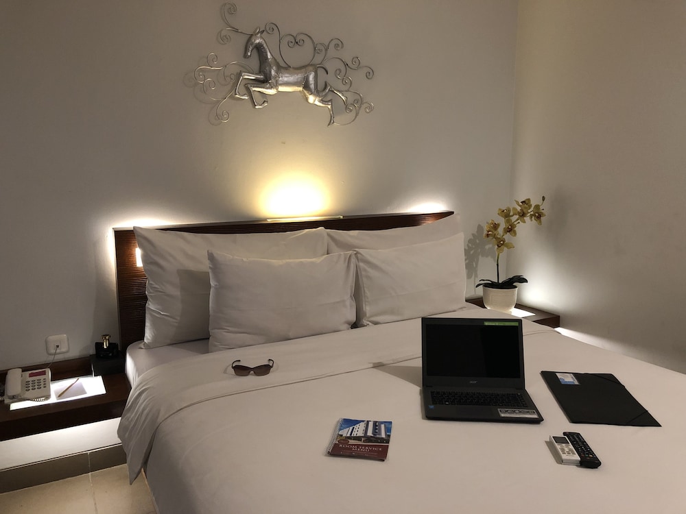 Burza Hotel 23/33