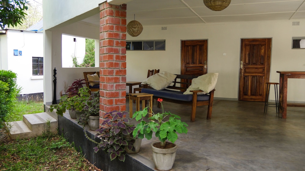 Kamunjila Lodge 6/50